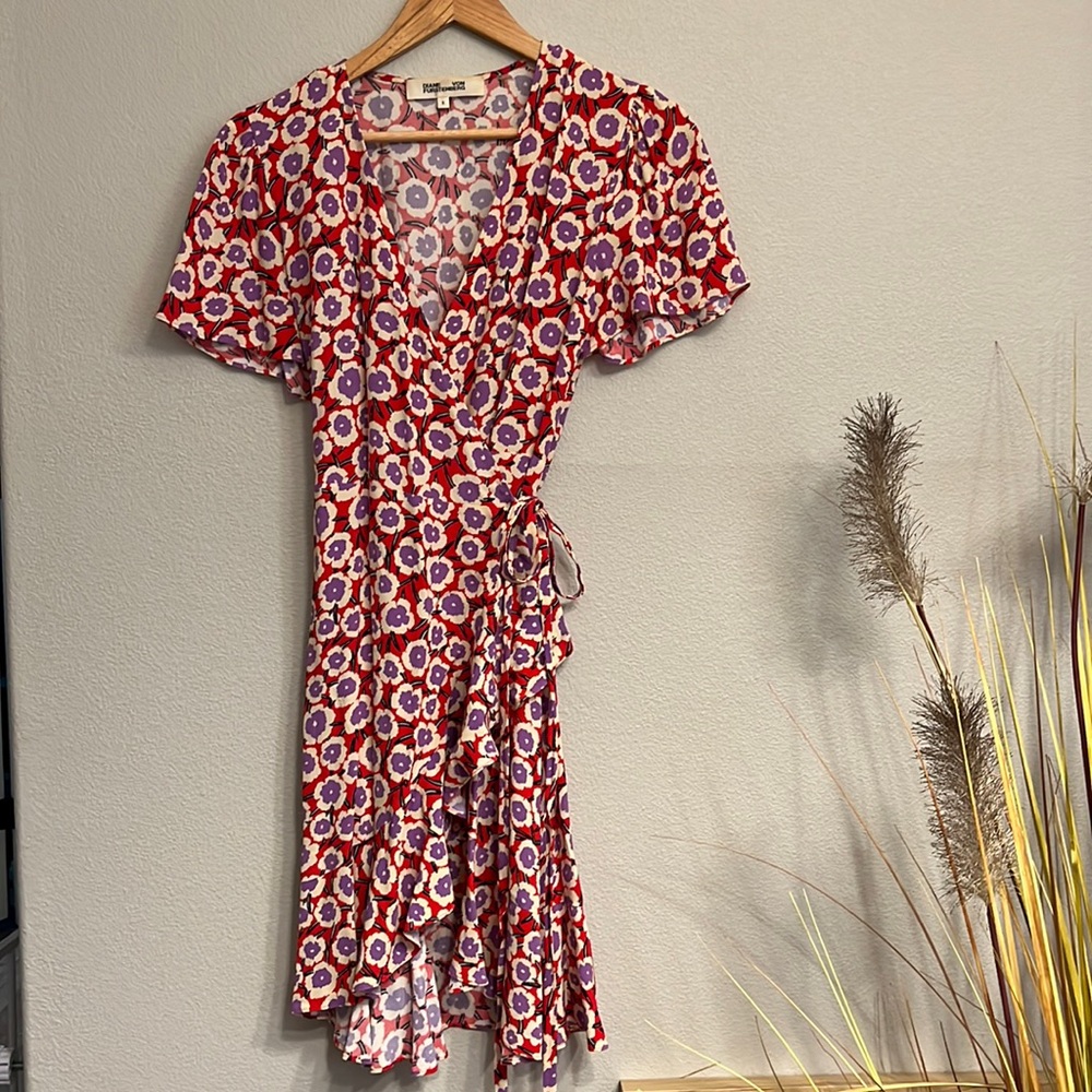 Diane Von Furstenburg Women’s Wrap Mini Dress in Floral with Flutter Sleeves